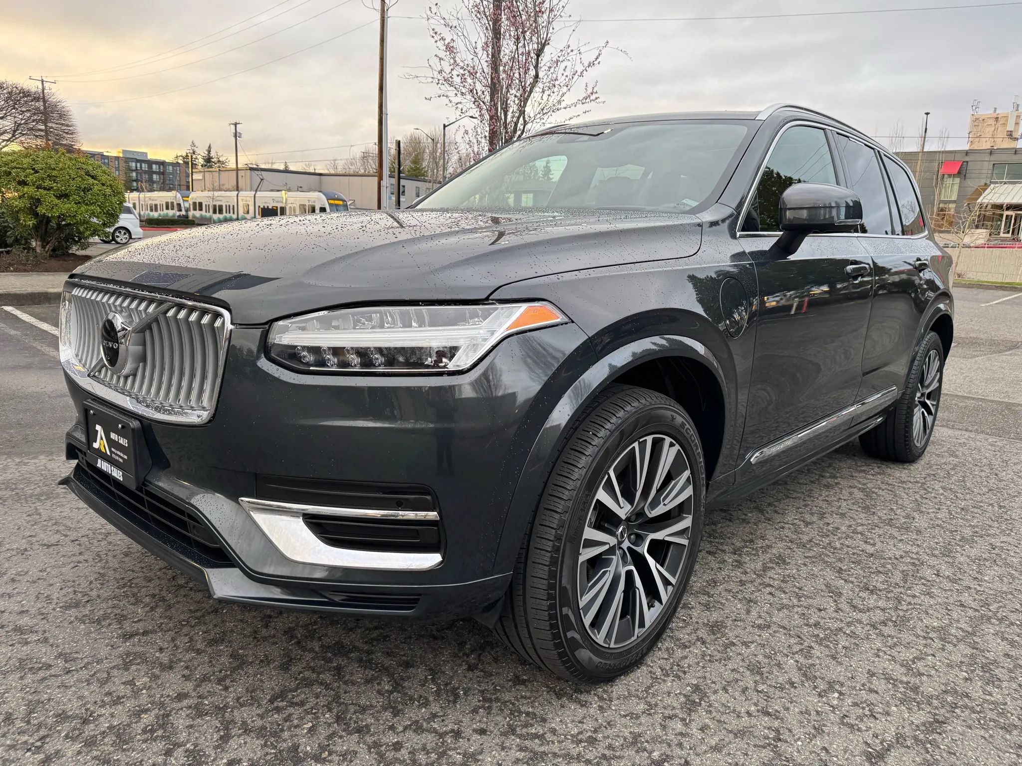 Used 2022 Volvo XC90 T8 Inscription Expression w/ Advanced Package AWD/4WD image 4