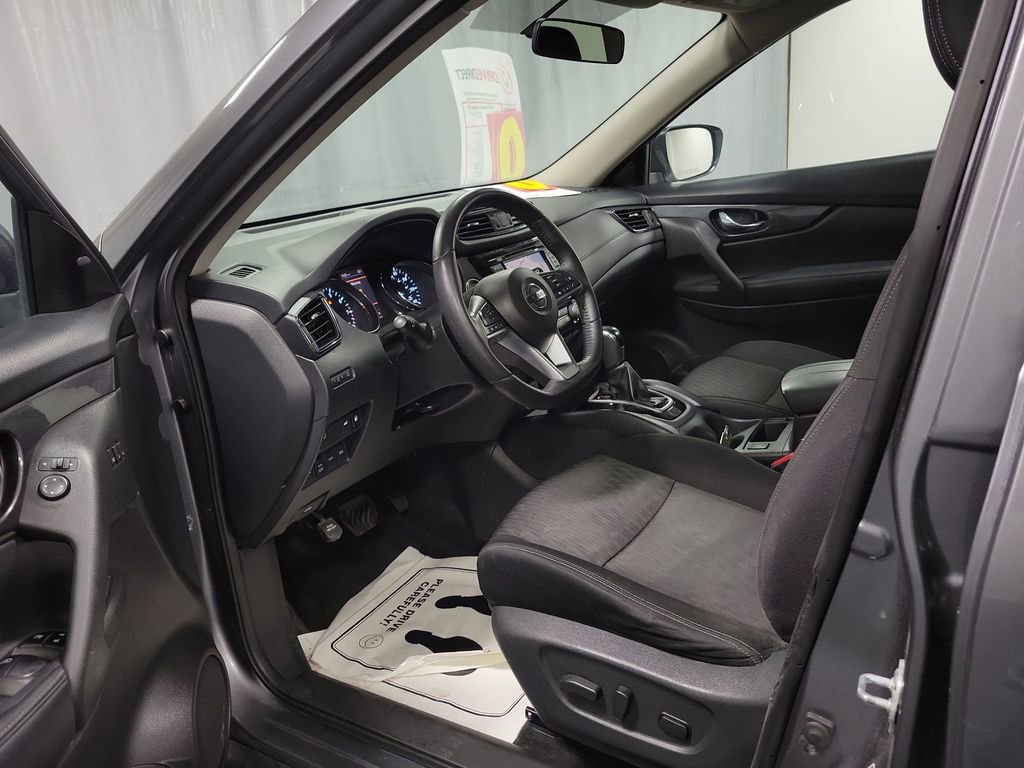 Used 2018 Nissan Rogue SV w/ Premium Package image 13