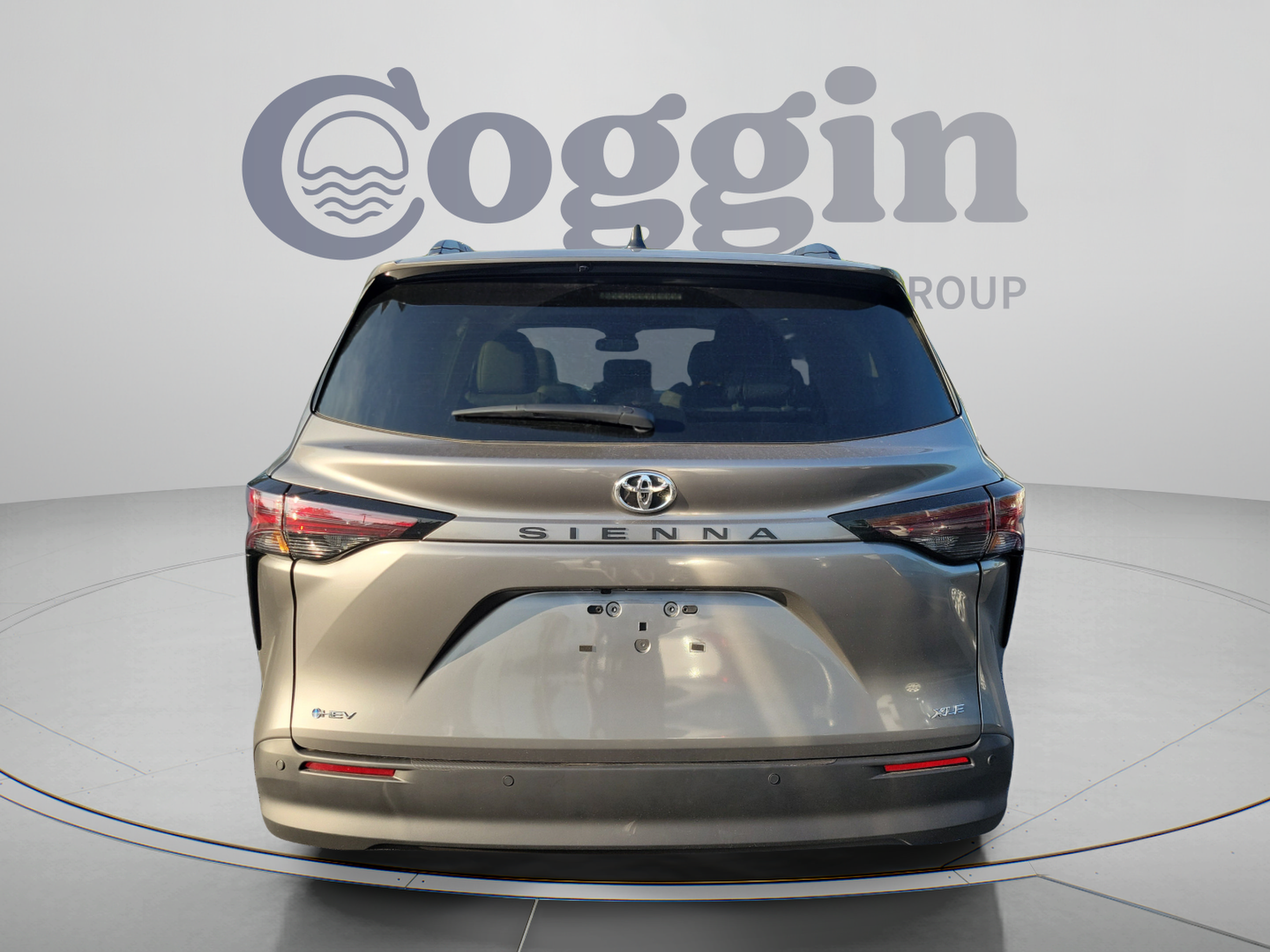 Certified 2026 Toyota Sienna XLE FWD image 4