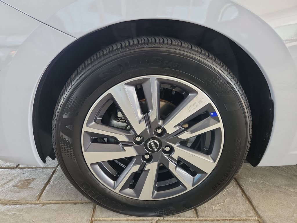 Used 2025 Nissan Versa SV image 29