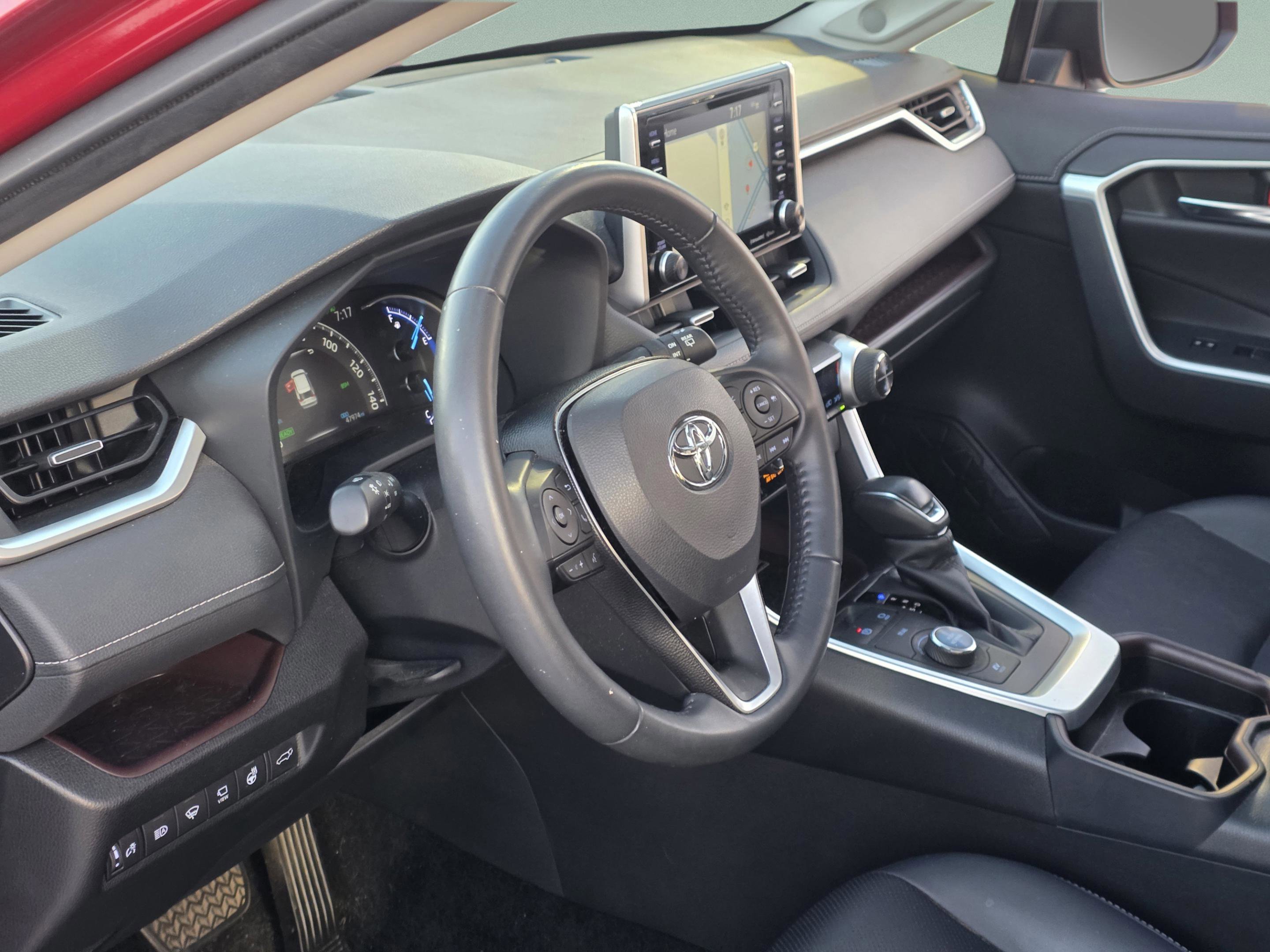 Used 2020 Toyota RAV4 Limited AWD/4WD image 28