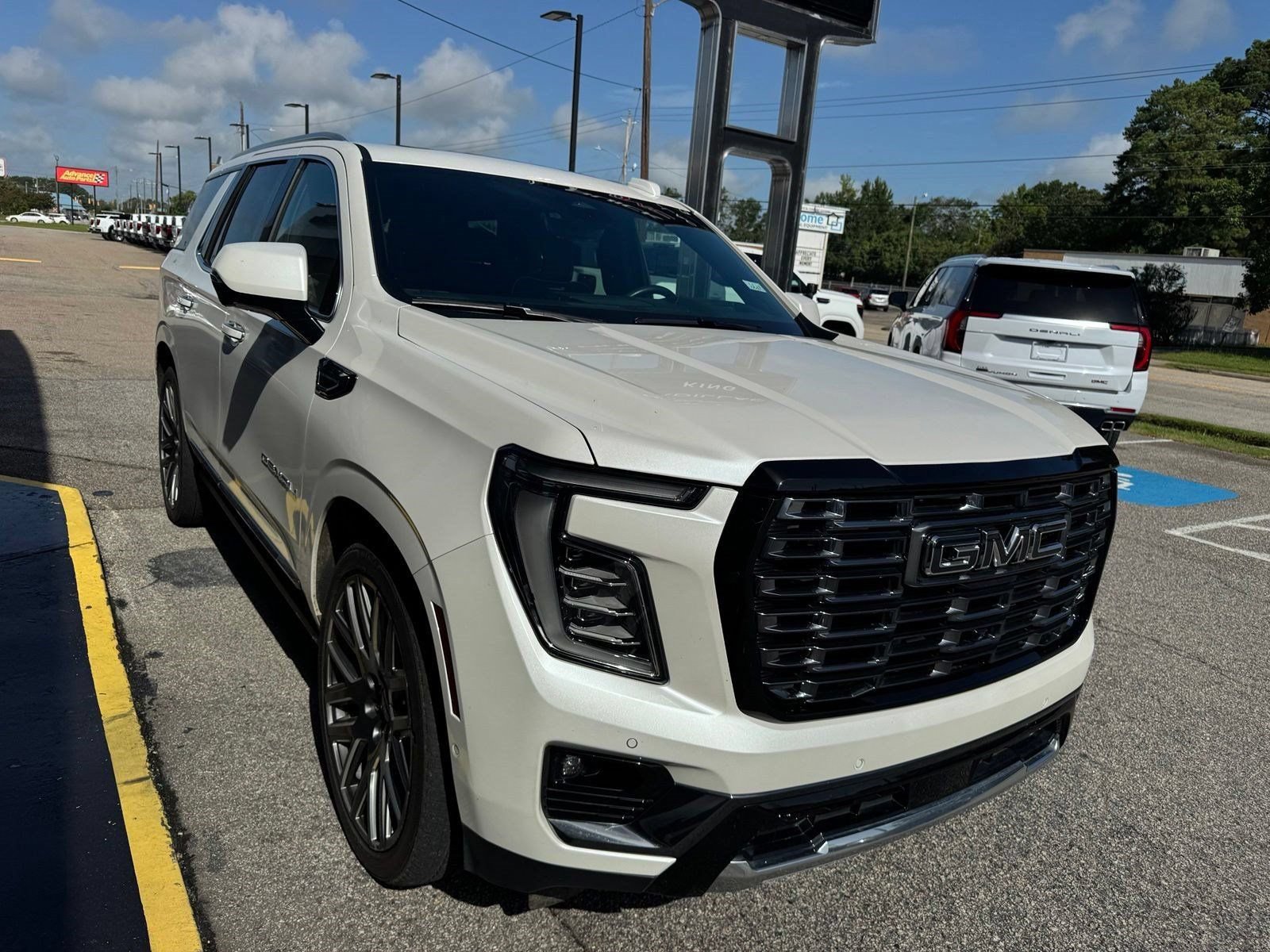 Certified 2025 GMC Yukon Denali Ultimate AWD/4WD image 10