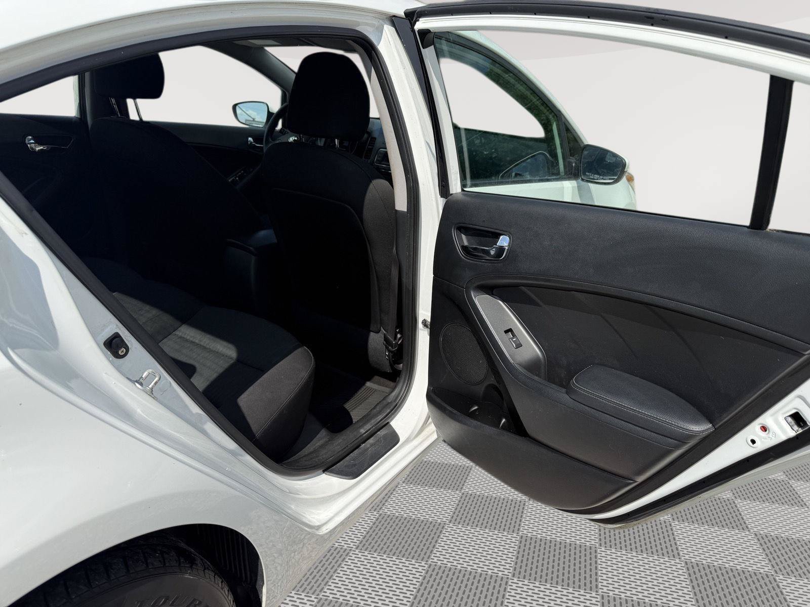 Used 2016 Kia Forte LX FWD image 9