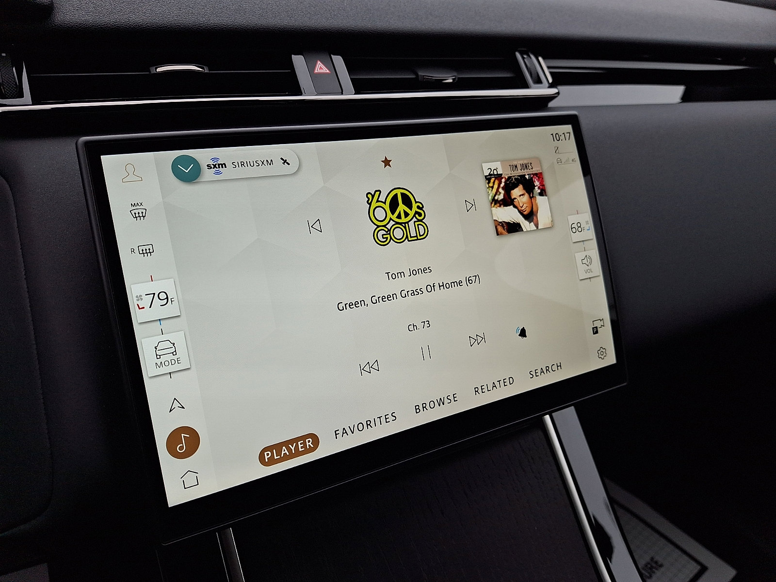 Used 2025 Land Rover Range Rover Velar Dynamic SE image 16