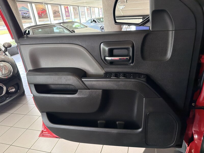 Used 2017 Chevrolet Silverado 1500 Custom w/ Custom Convenience Package RWD image 9