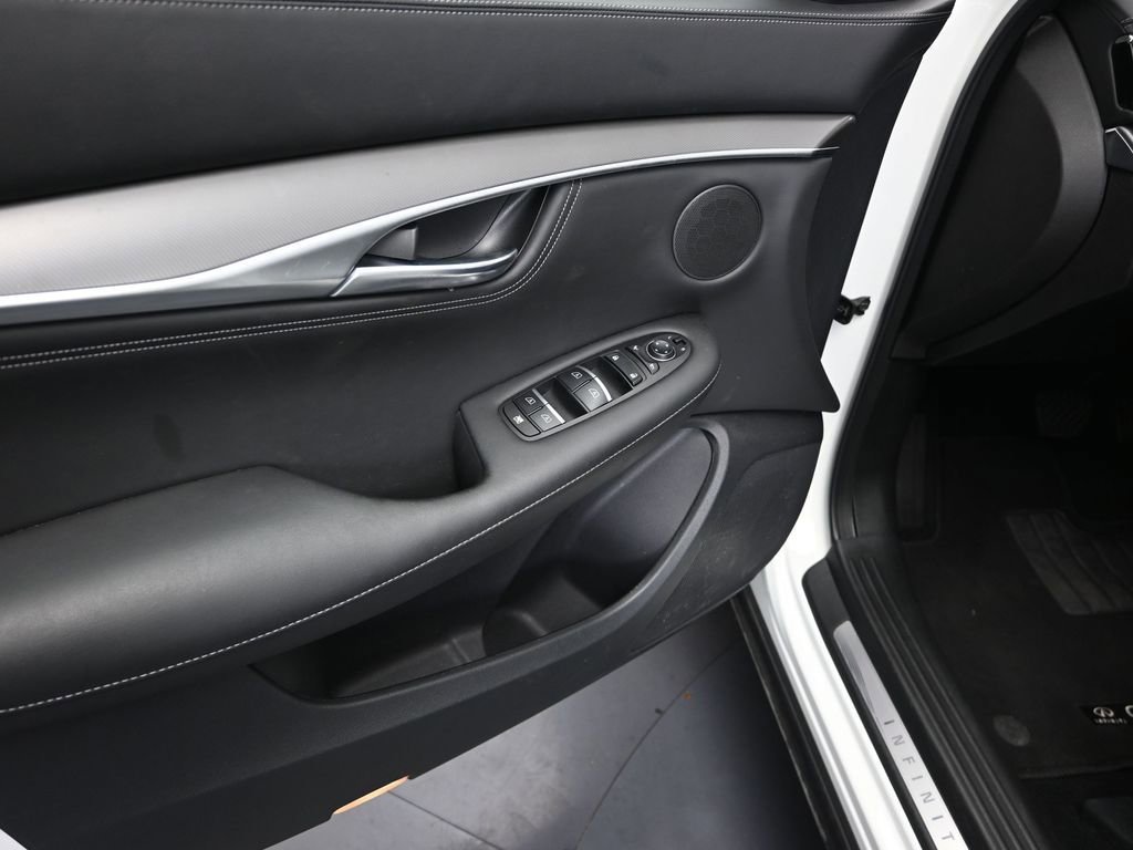 Used 2023 INFINITI QX55 Luxe w/ Cargo Package image 11