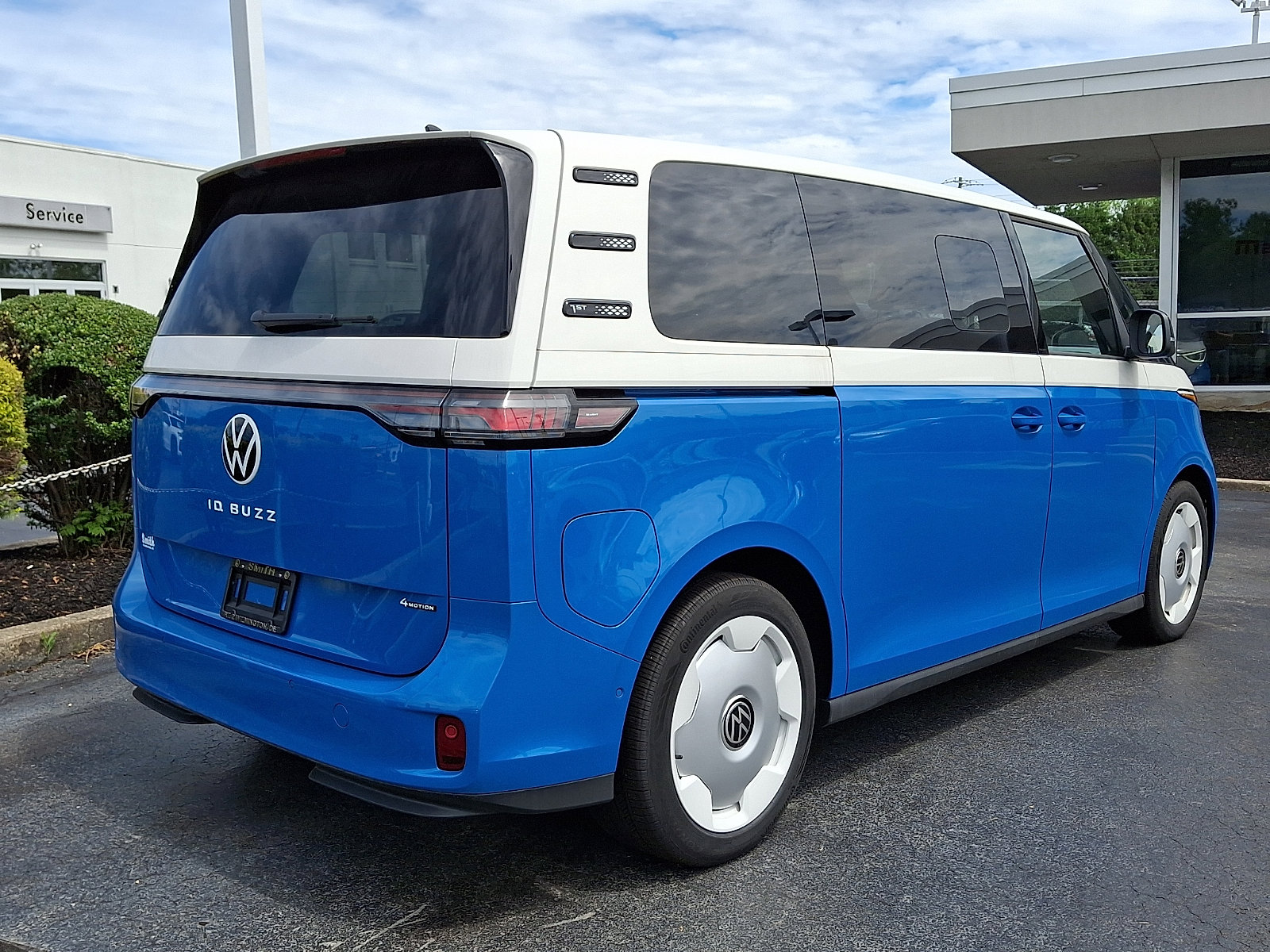New 2025 Volkswagen ID. Buzz 1st Edition AWD/4WD image 4