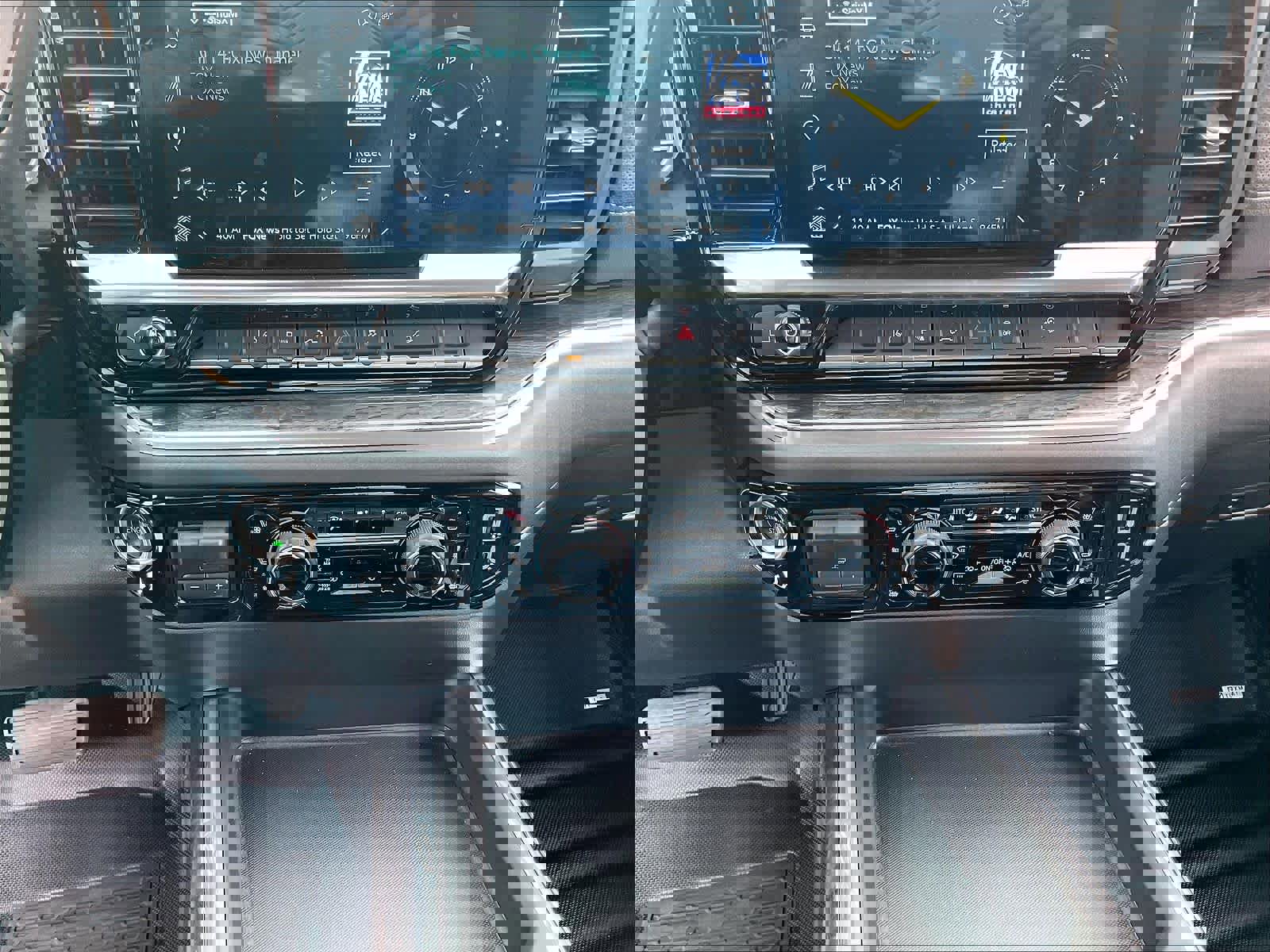 Used 2024 Chevrolet Silverado 2500 LTZ w/ LTZ Plus Package image 35