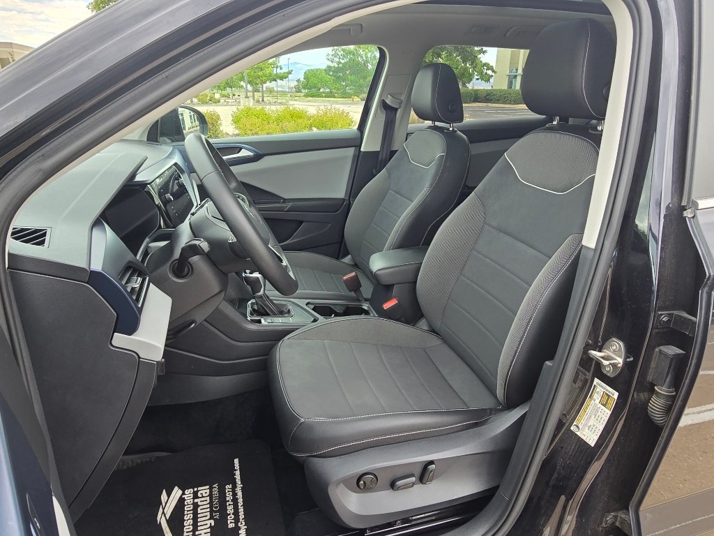 Used 2023 Volkswagen Taos SE w/ Panoramic Sunroof Package FWD image 14