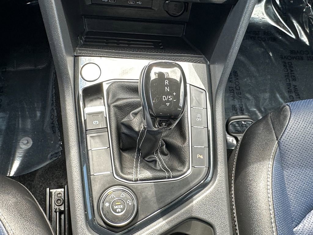 Used 2025 Volkswagen Taos SEL w/ Black Wheel Plus Package AWD/4WD image 18