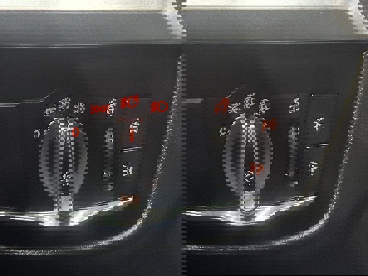 Used 2023 BMW X4 xDrive30i w/ Parking Assistance Package image 13