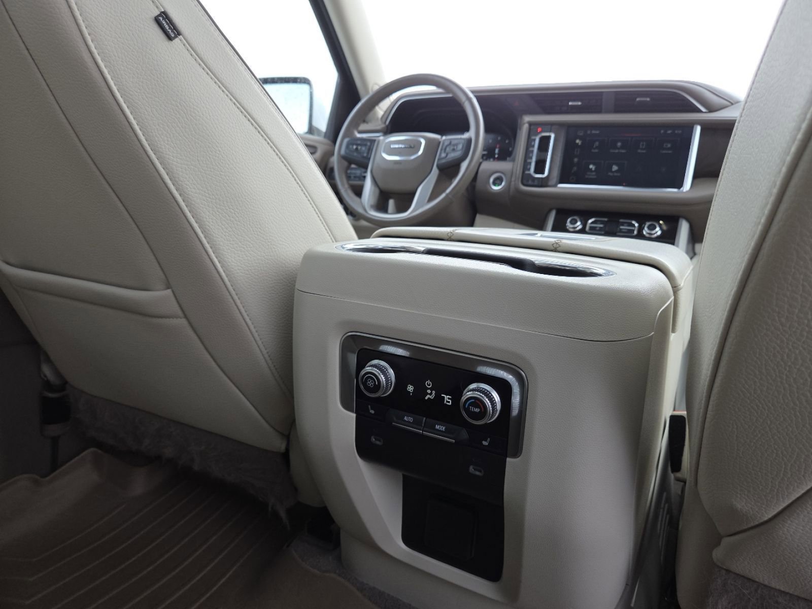 Used 2022 GMC Yukon XL Denali image 29