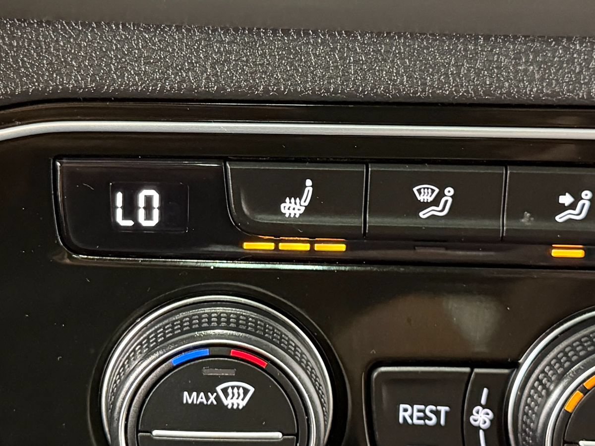 Used 2022 Volkswagen Atlas SEL R-Line AWD/4WD image 29