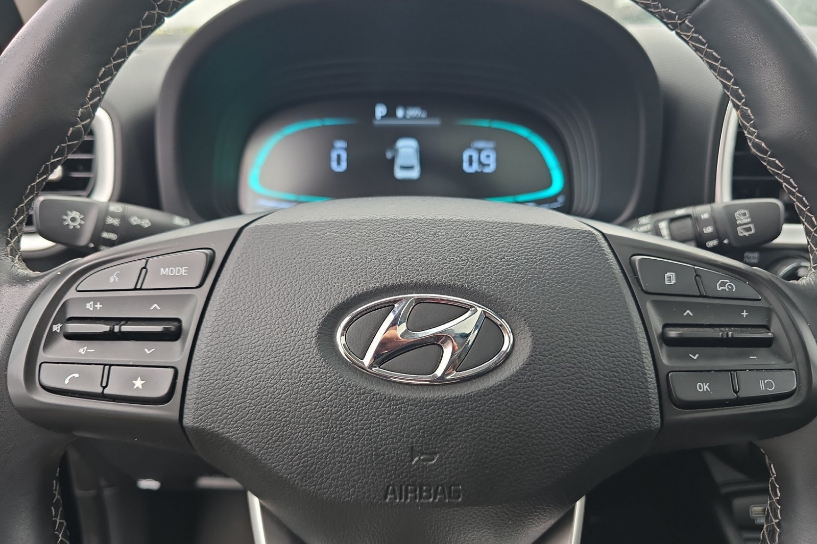 Used 2026 Hyundai Venue SEL FWD image 24