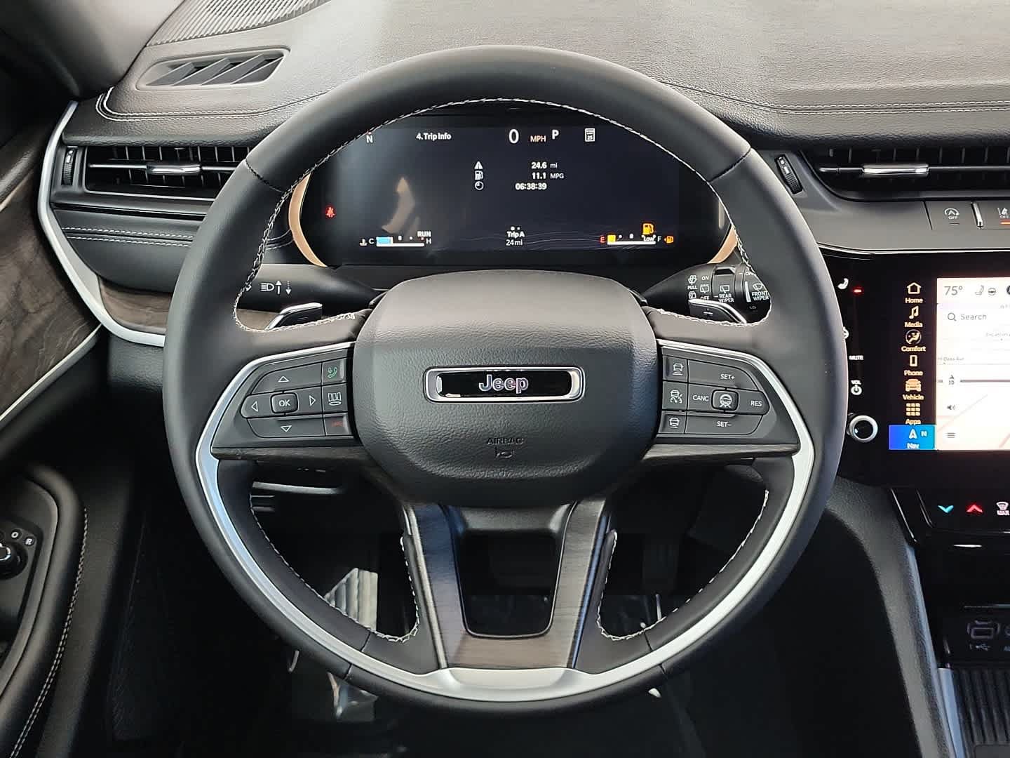 New 2026 Jeep Grand Cherokee Altitude AWD/4WD image 28