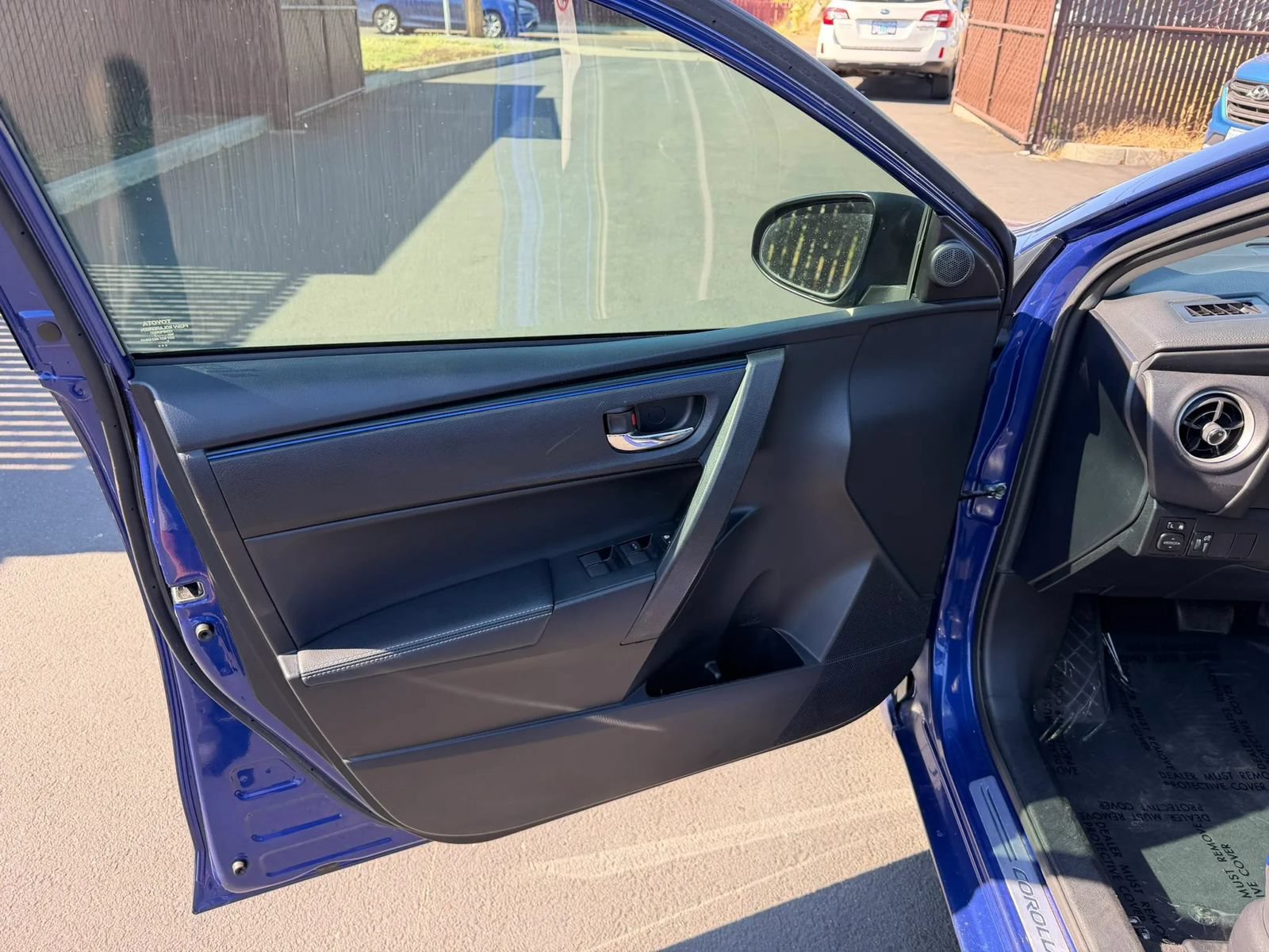 Used 2017 Toyota Corolla SE w/ Body Protection Package FWD image 10