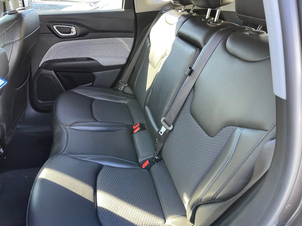 Used 2022 Jeep Compass Latitude AWD/4WD image 7