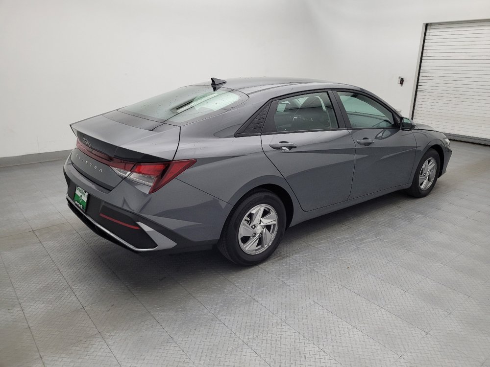 Used 2025 Hyundai Elantra SE FWD image 10