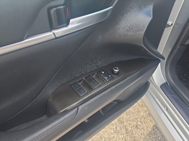Used 2022 Toyota Camry XLE w/ Cold Weather Package FWD image 12
