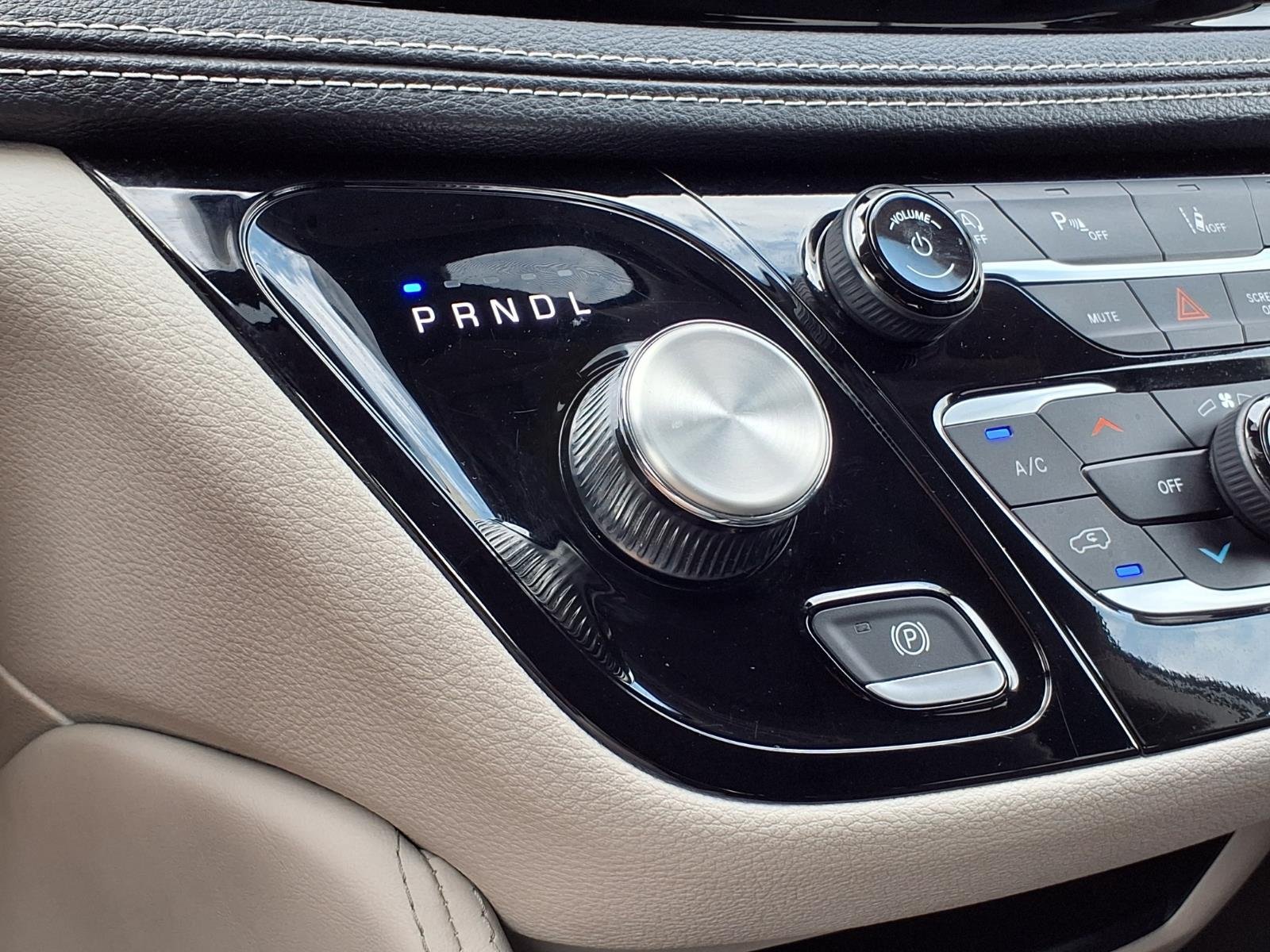Certified 2023 Chrysler Pacifica Limited FWD image 16