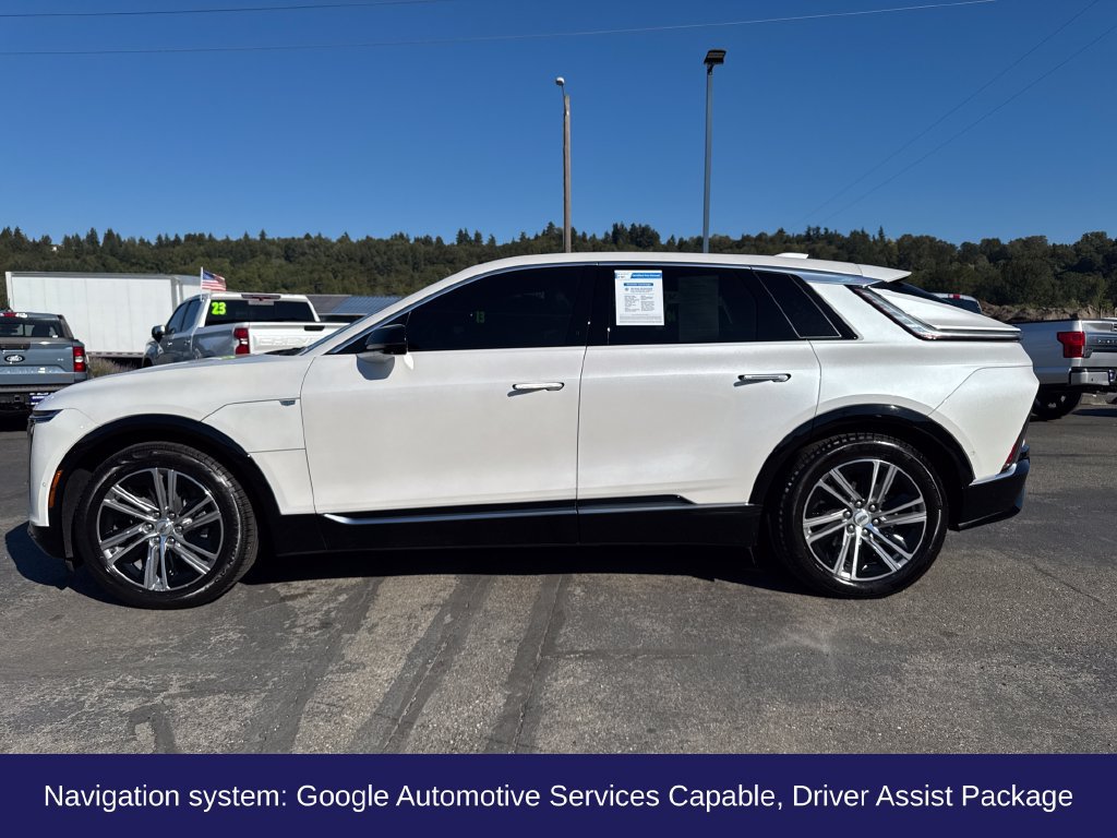 Used 2024 Cadillac Lyriq Luxury RWD image 2