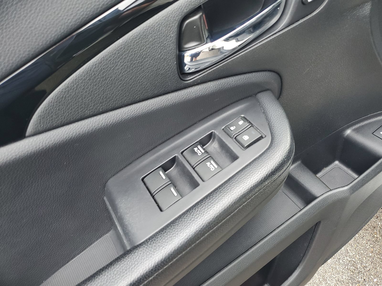 Used 2019 Honda Pilot Touring image 23
