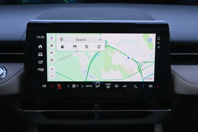 Used 2025 Lincoln Nautilus Premier image 19