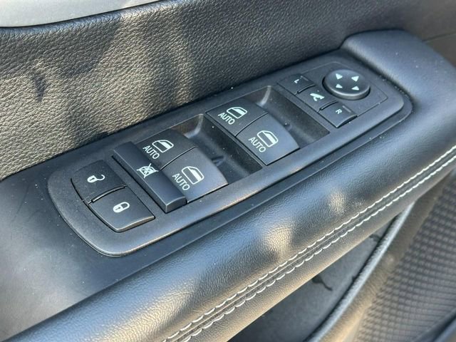 Used 2025 Chrysler Pacifica Limited image 18