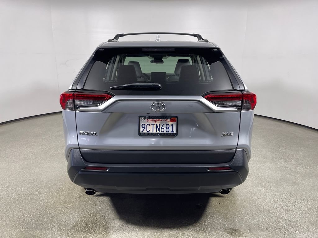 Used 2022 Toyota RAV4 XLE Premium image 4