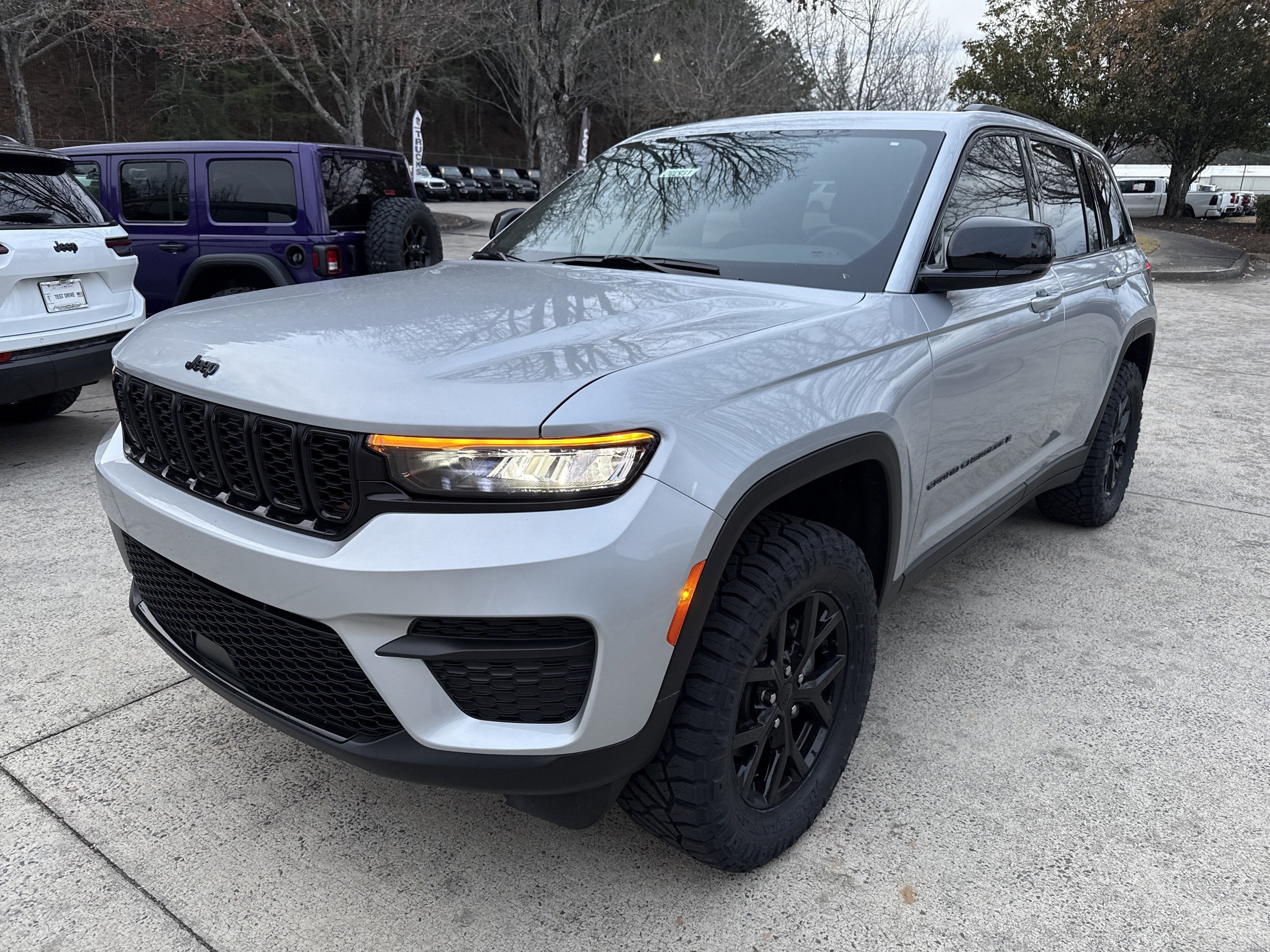 New 2025 Jeep Grand Cherokee Altitude image 3