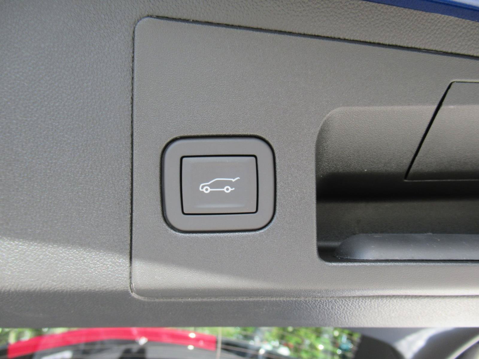 New 2026 Cadillac XT5 Sportv w/ LPO, Floor Liner Package AWD/4WD image 34