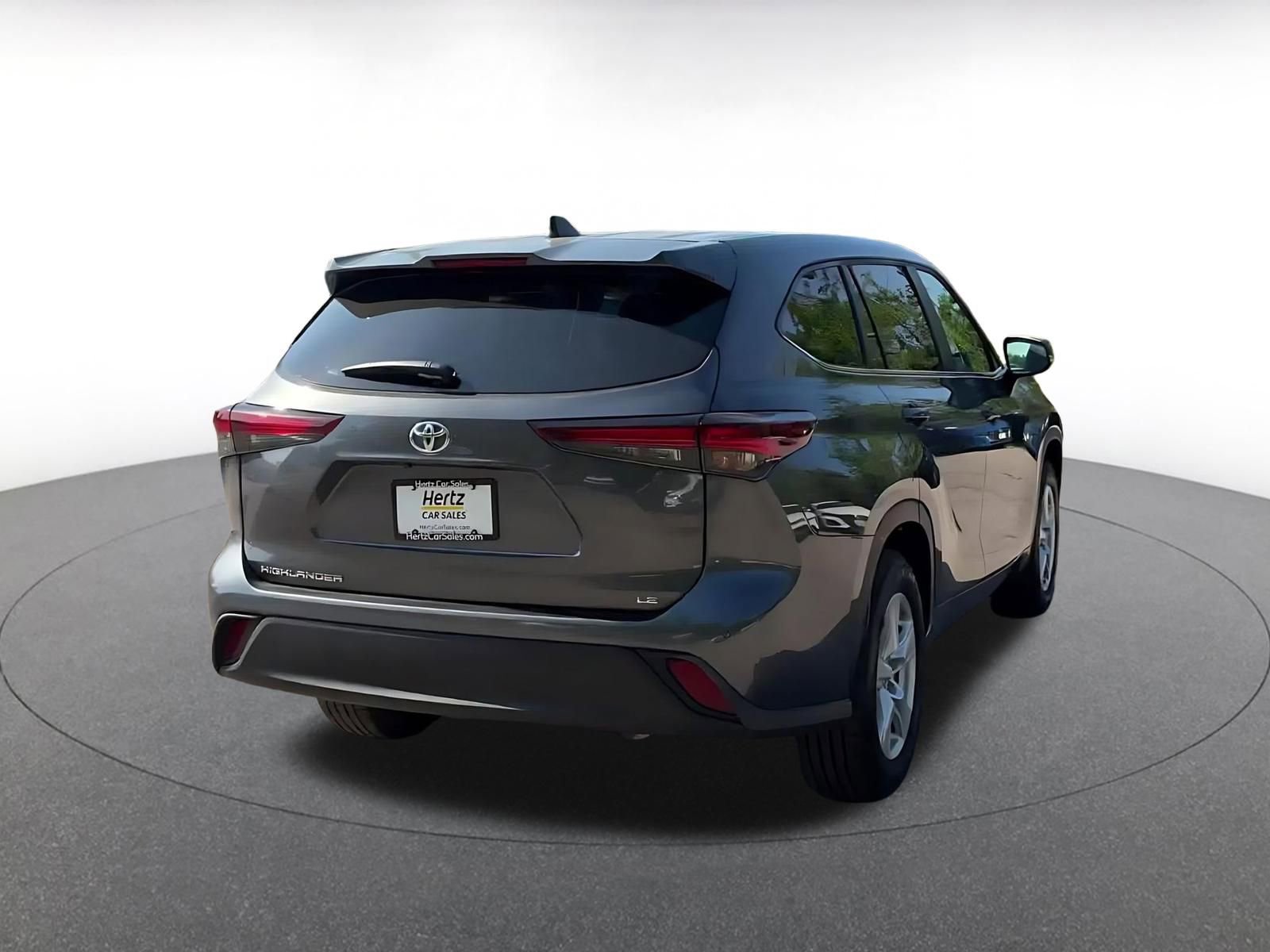 Used 2025 Toyota Highlander LE image 12