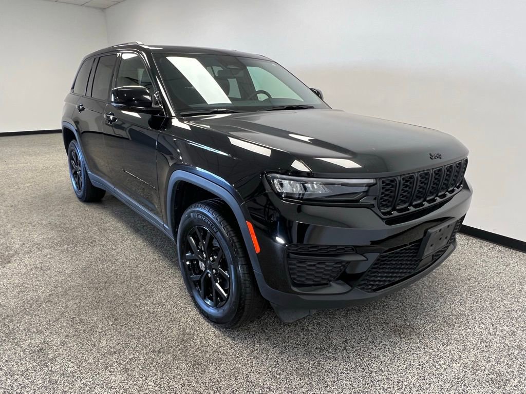 Used 2024 Jeep Grand Cherokee Altitude image 17