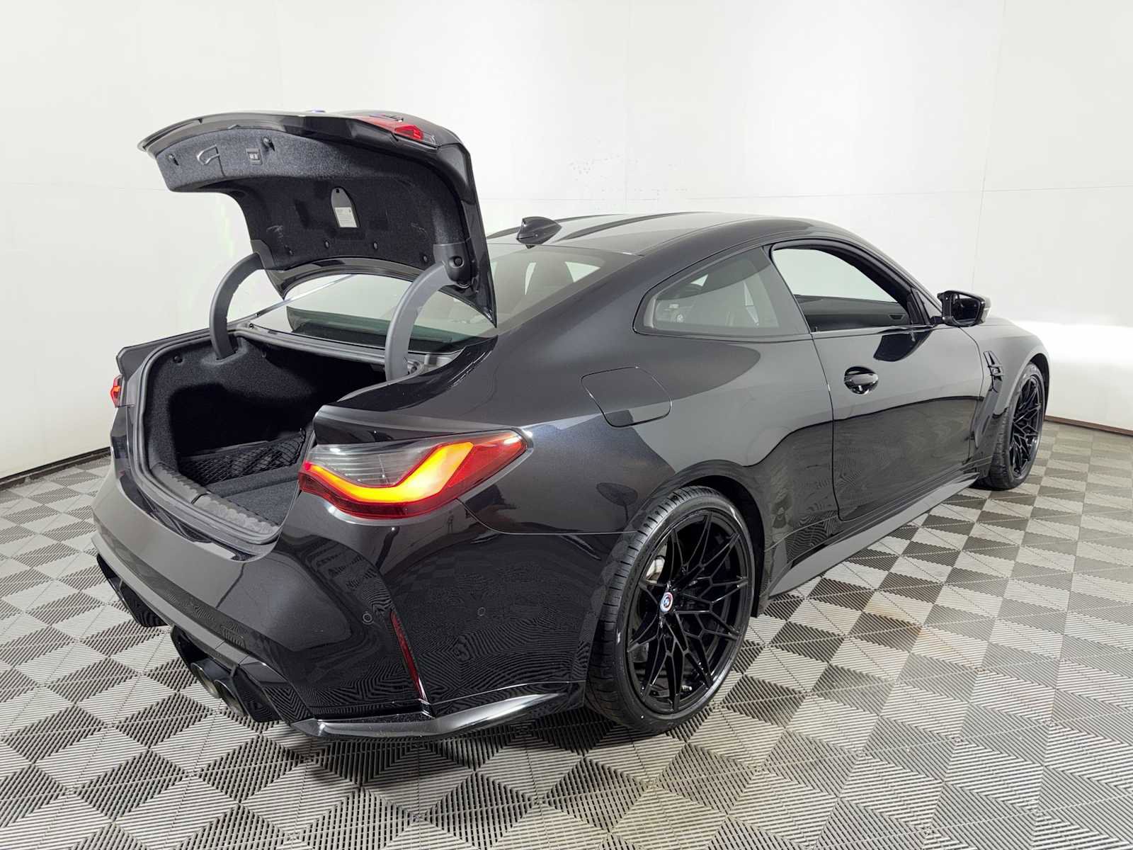 Used 2023 BMW M4 Competition w/ Executive Package image 22