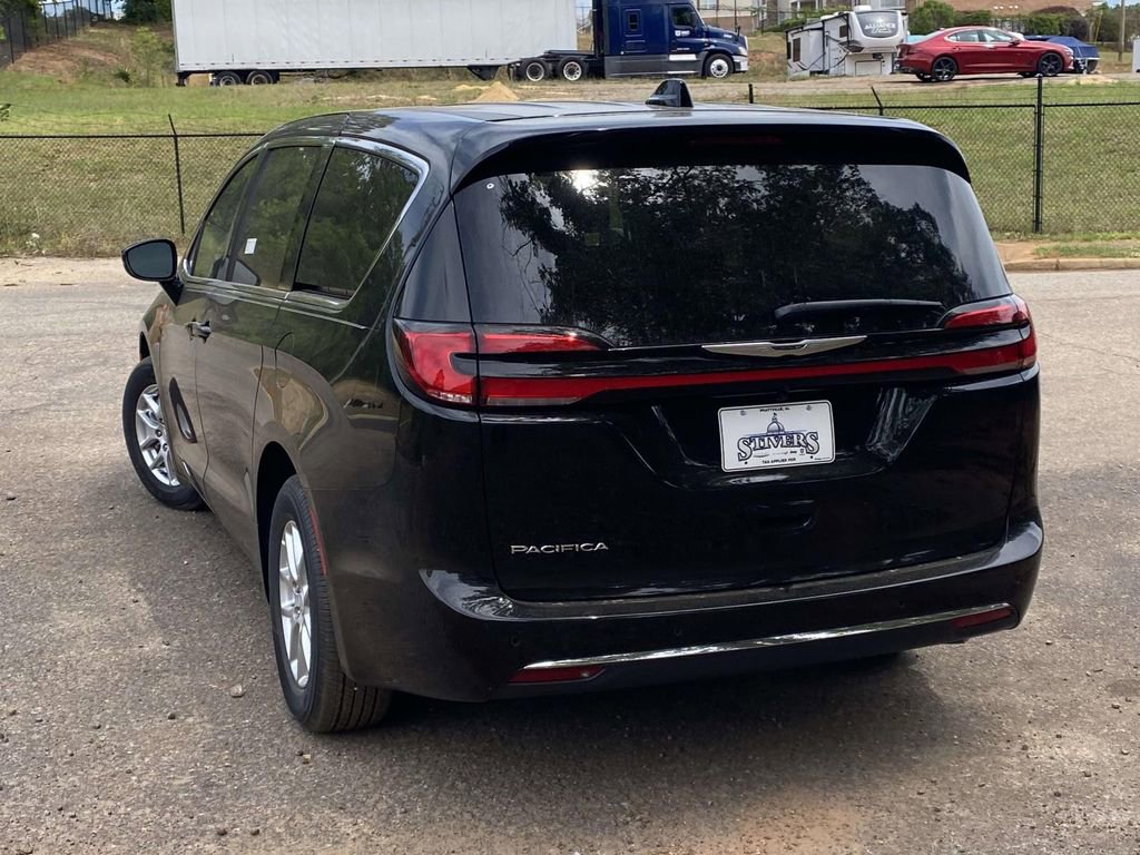 New 2026 Chrysler Pacifica Select FWD image 4