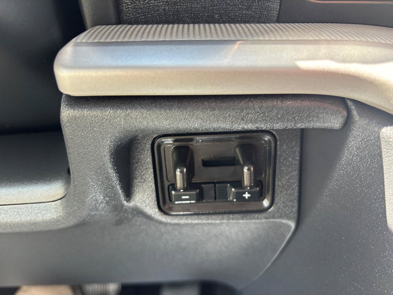 Used 2025 Ford Expedition Max Active AWD/4WD image 23
