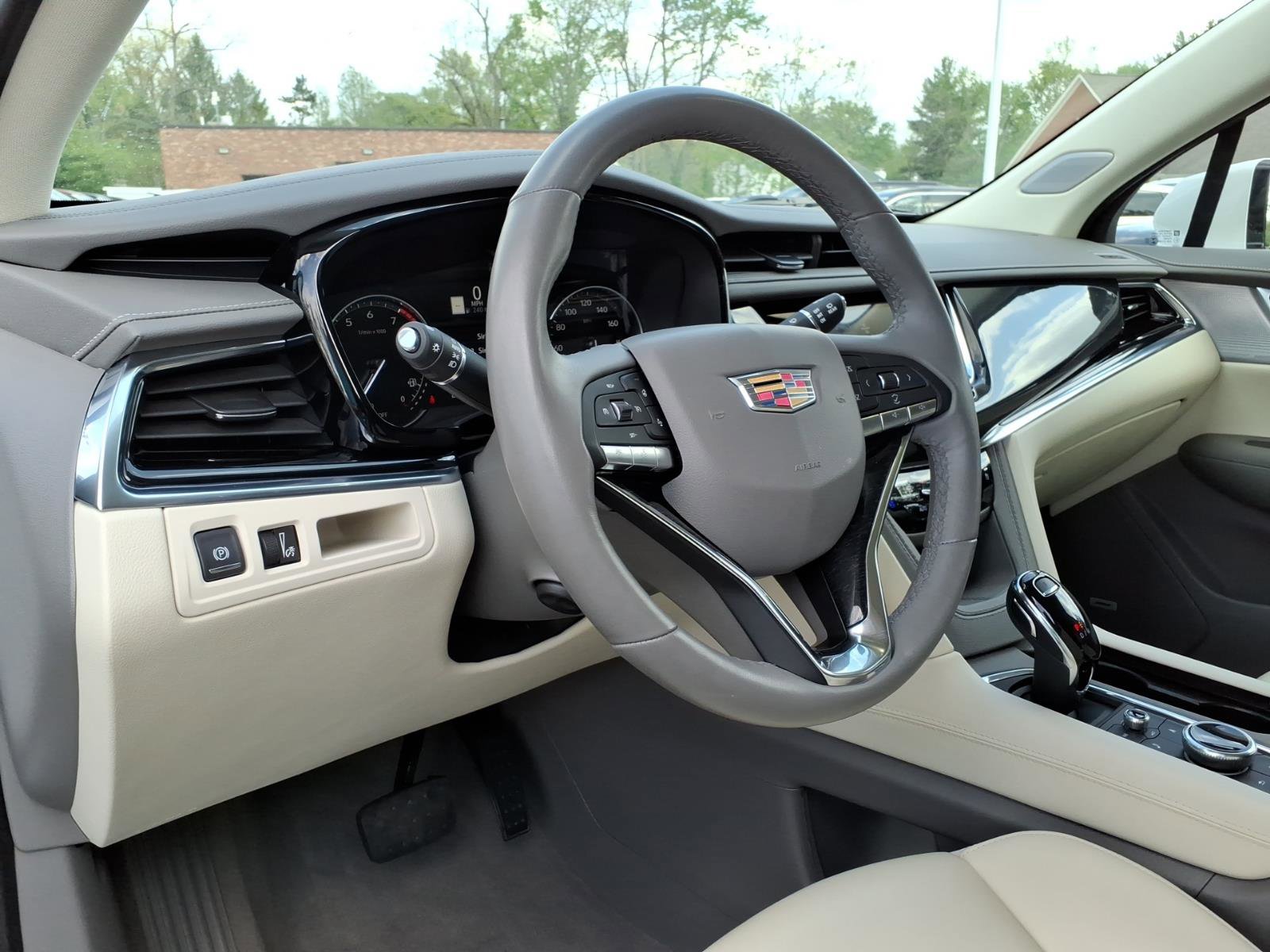 Used 2023 Cadillac XT6 Premium Luxury image 14