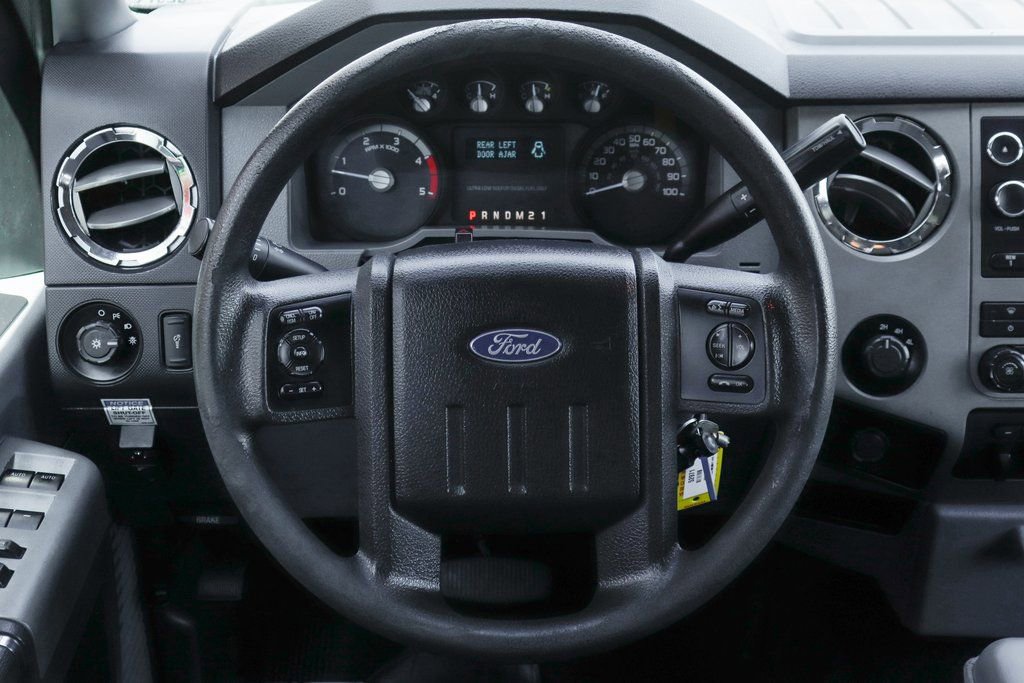 Used 2016 Ford F550 4x4 Crew Cab Super Duty w/ XLT Interior Package image 26