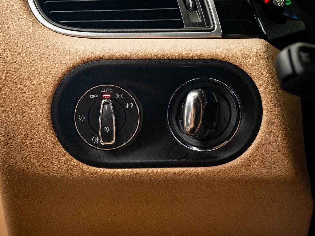 Used 2018 Porsche Macan image 37