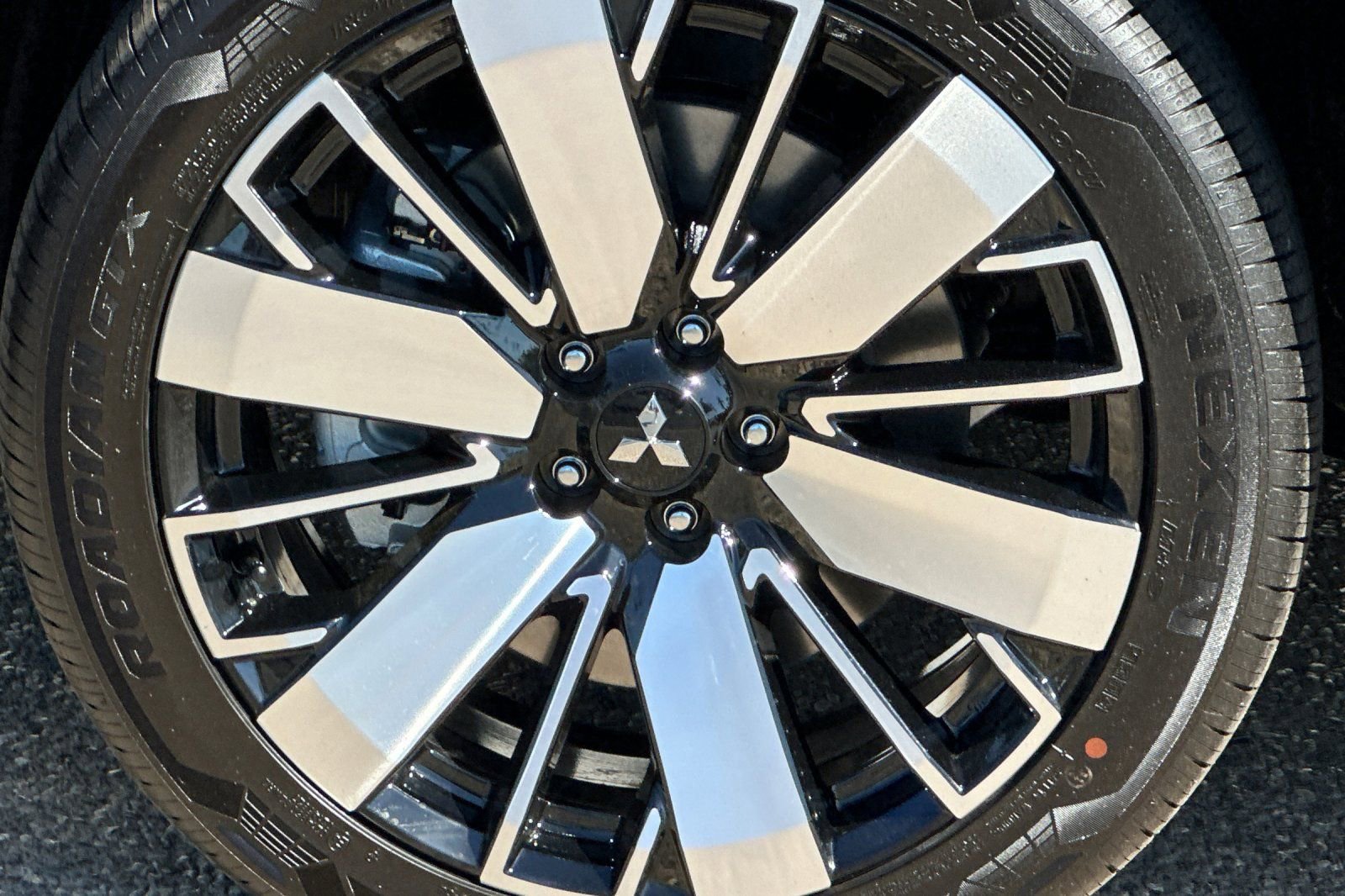 New 2025 Mitsubishi Outlander SE image 25