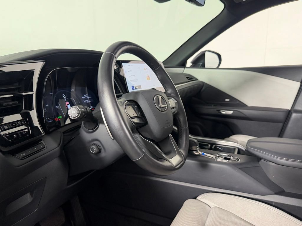 Used 2025 Lexus TX 550h AWD Plug-In Hybrid w/ Technology Package image 23