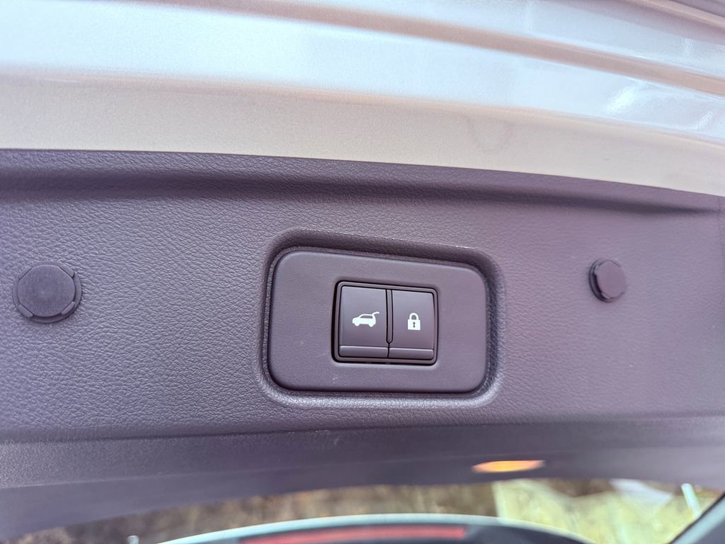 Used 2023 Nissan Pathfinder SL image 34