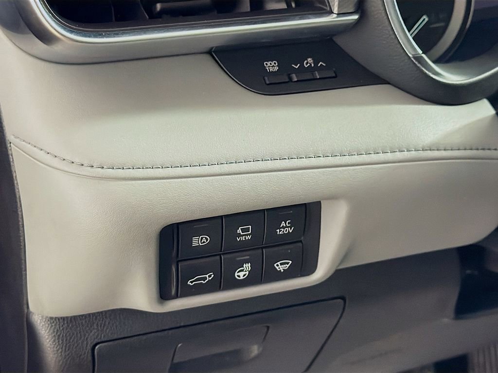 Used 2020 Toyota Highlander Platinum image 11