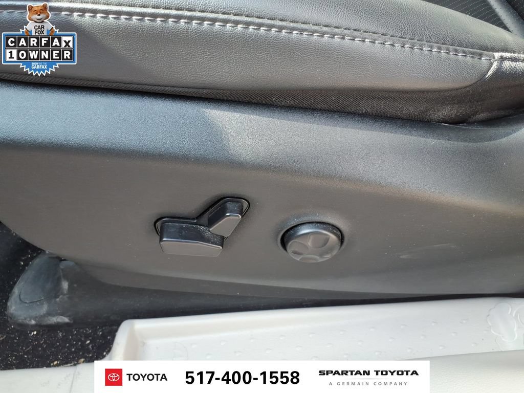 Used 2024 Chrysler Pacifica Touring-L FWD image 16