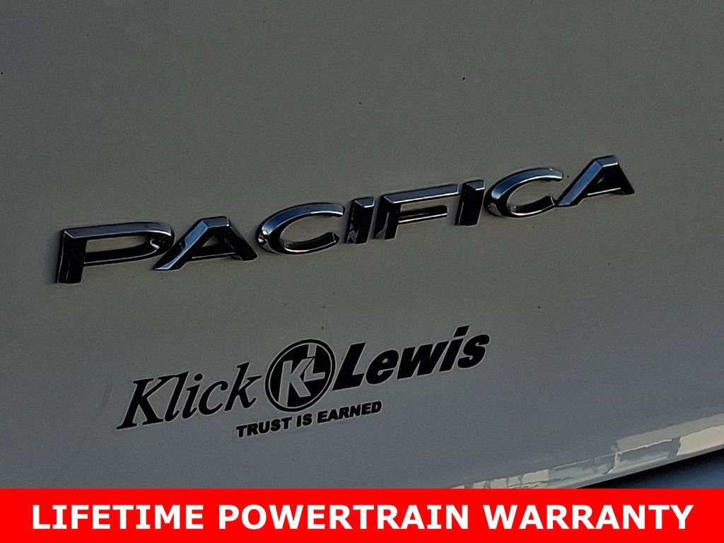 Used 2022 Chrysler Pacifica Touring-L w/ Uconnect Theater Family Group image 33