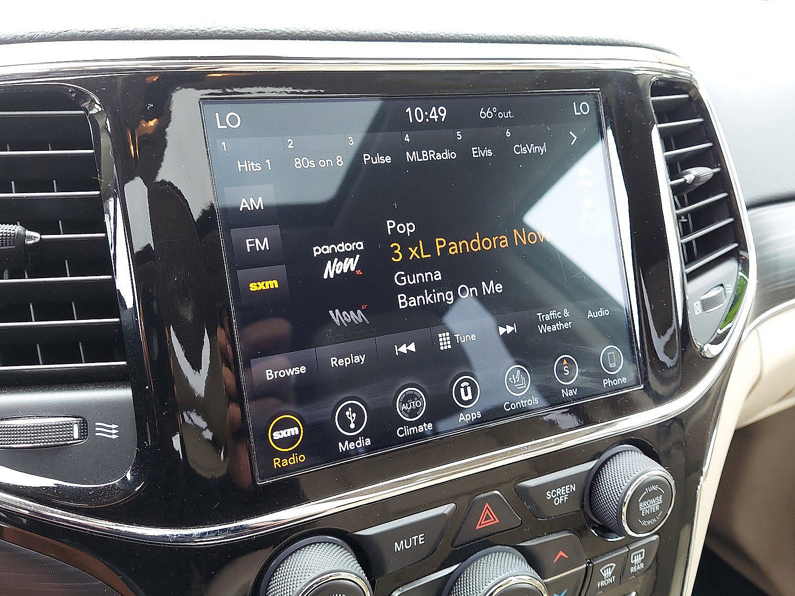 Used 2019 Jeep Grand Cherokee Limited AWD/4WD image 18