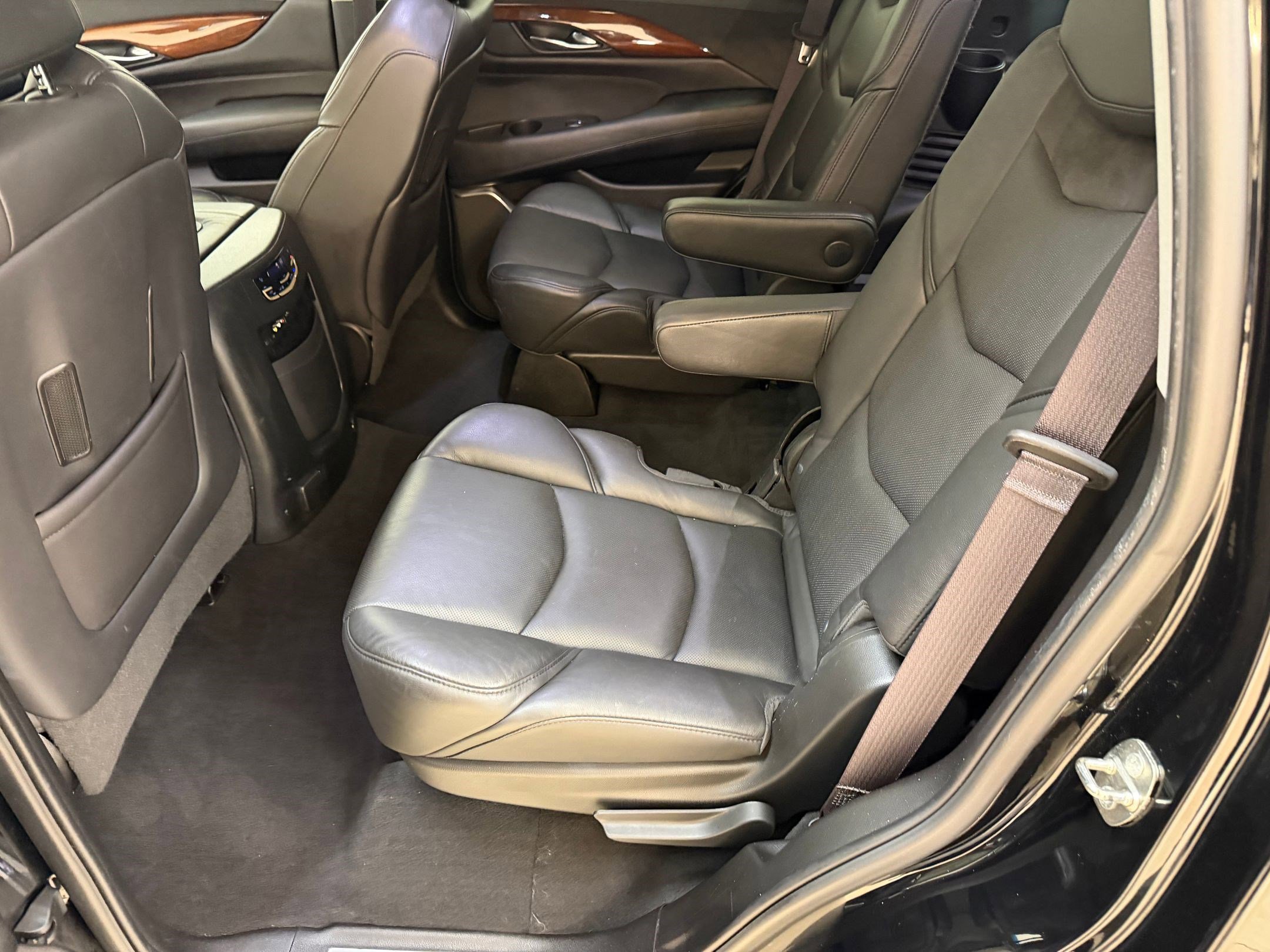 Used 2016 Cadillac Escalade Premium image 14