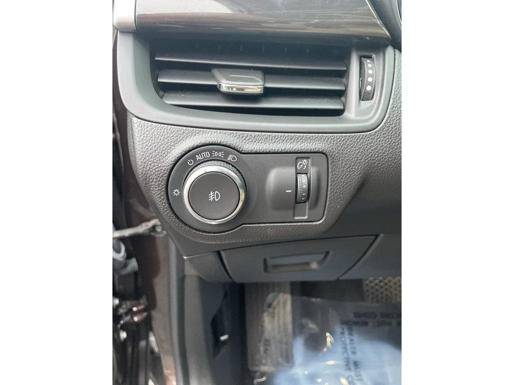 Used 2020 Buick Envision Essence FWD image 16