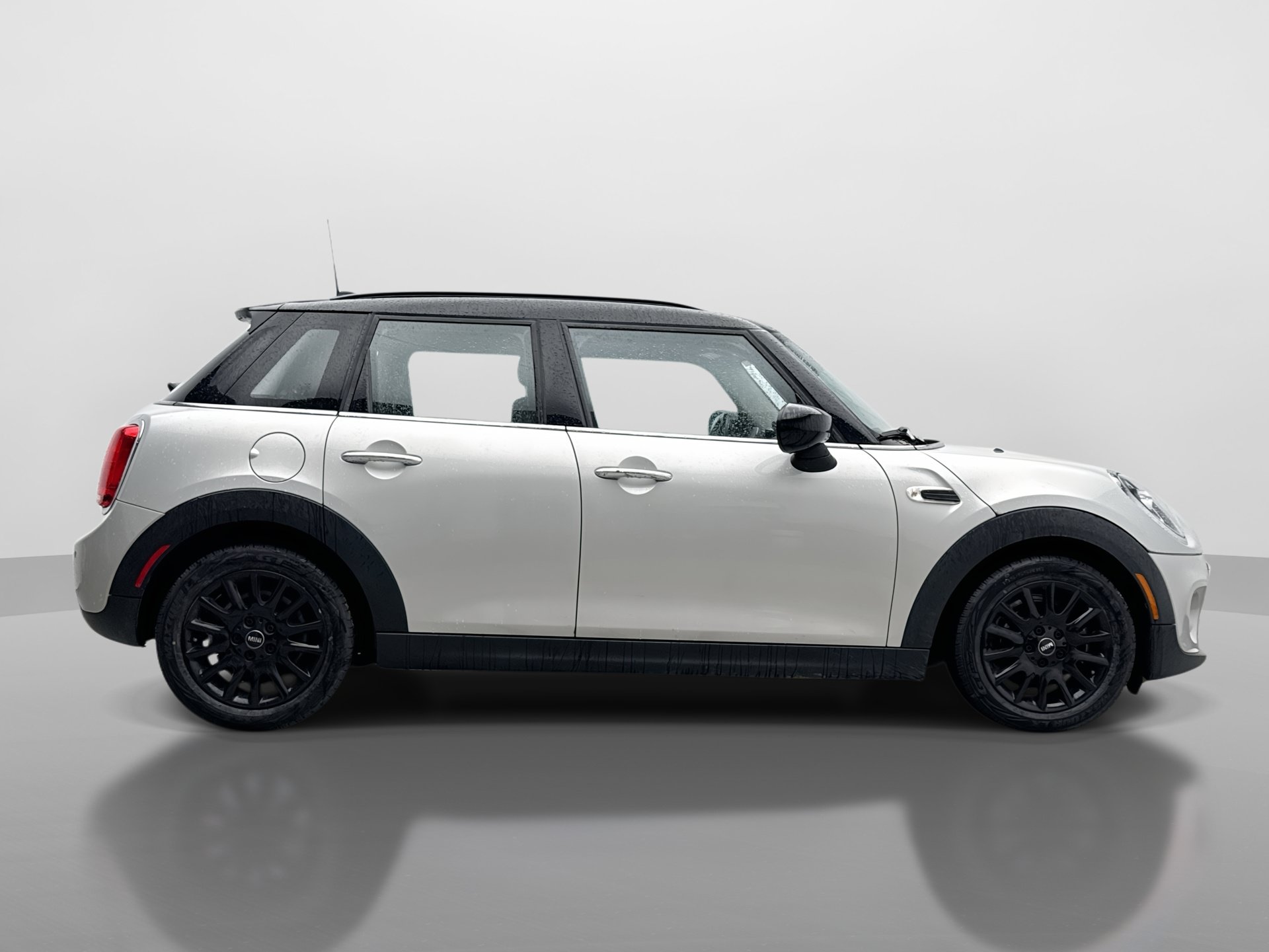 Used 2021 MINI Cooper 4-Door Hardtop w/ 6.5" Touchscreen Package FWD image 6