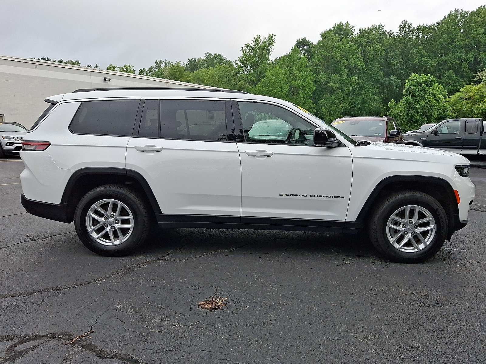 Used 2025 Jeep Grand Cherokee L Laredo w/ Trailer Tow Package AWD/4WD image 7